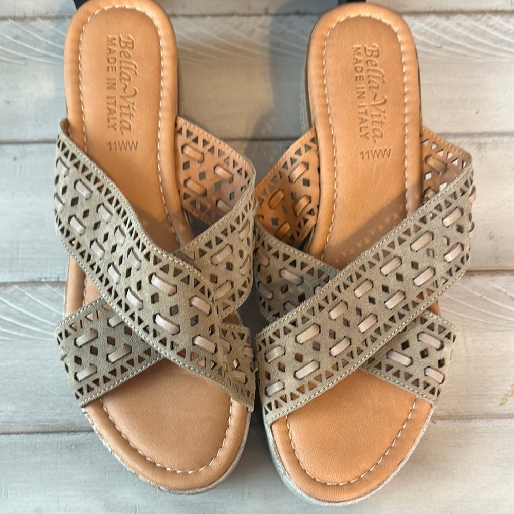 Bella‎ Vita Women's Tan Sandals
